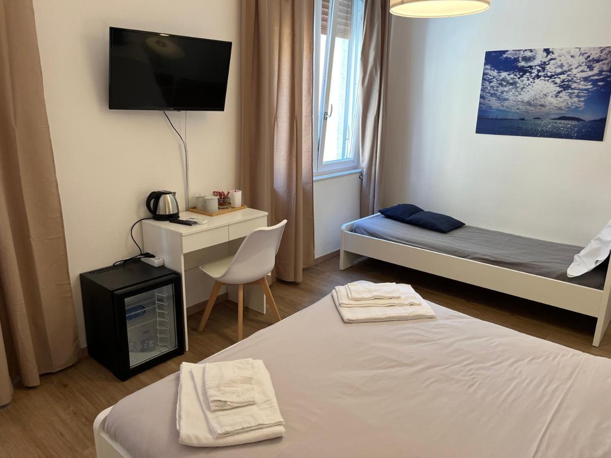 Colombo 32 Affittacamere La Spezia Exteriör bild